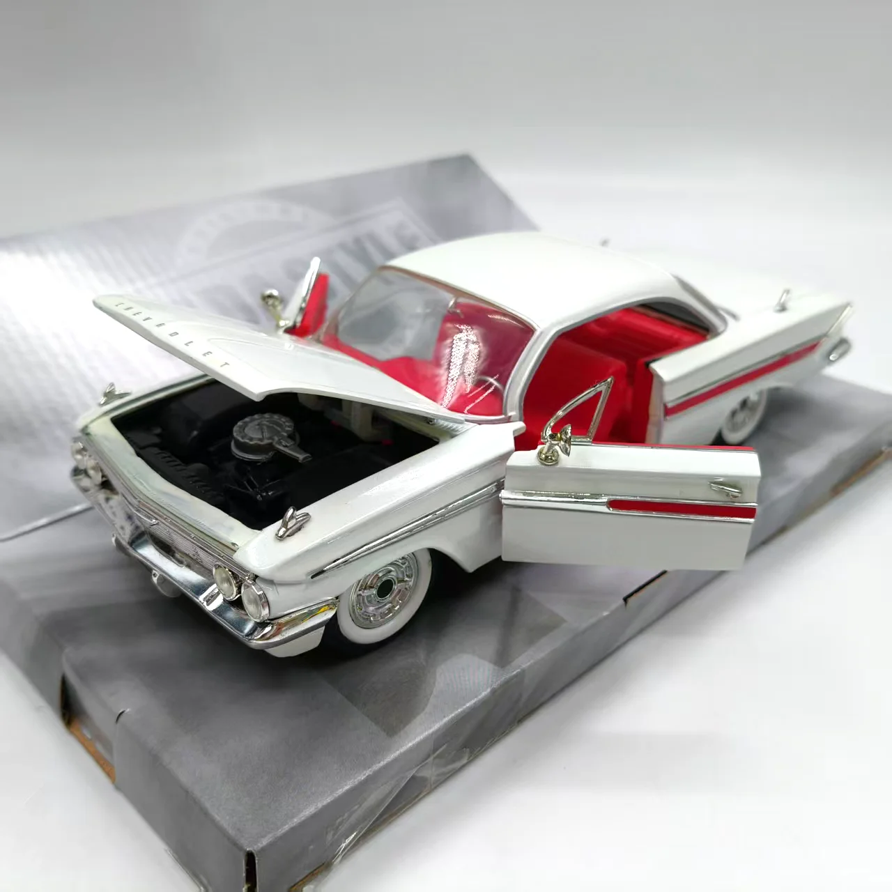 Diecast 1:24 Schaal Jada 1961 Chevrolet Impala Wit Vintage Wiel Legering Model Auto Collectible Toy Gift Souvenir Display Ornament