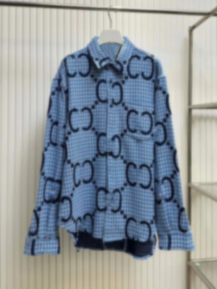 

Модная удлиненная рубашка-куртка оверсайз с воротником, осень 2025, новая коллекция, с логотипом CC, универсальная, для мужчин и женщин, повседневный крой