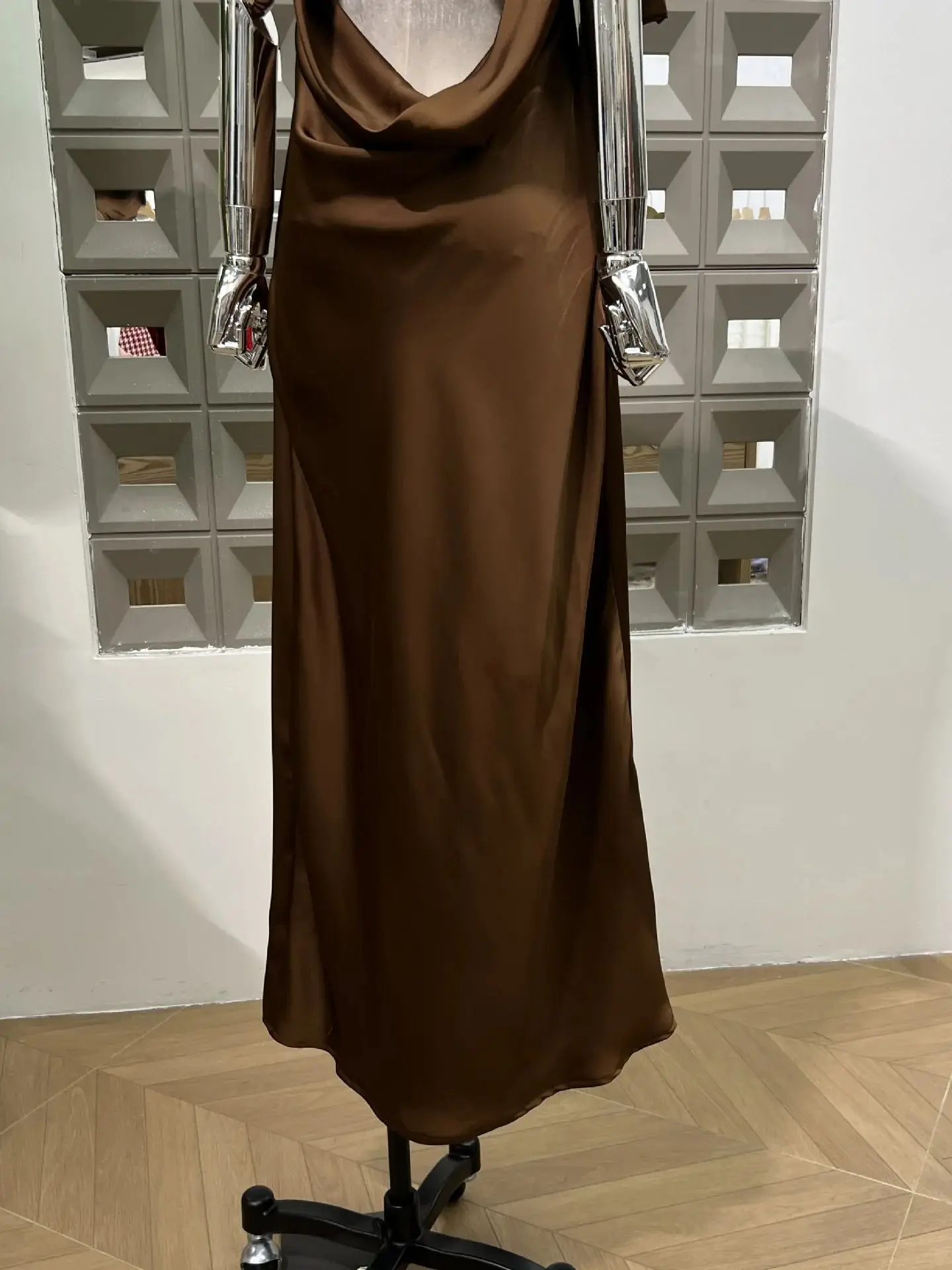 2025 Zomer Nieuwe Elegante Lichtgewicht Volwassen Satijn Strapless Lange Stijl Damesmode Party Club Cocktail Avondjurk Jurken