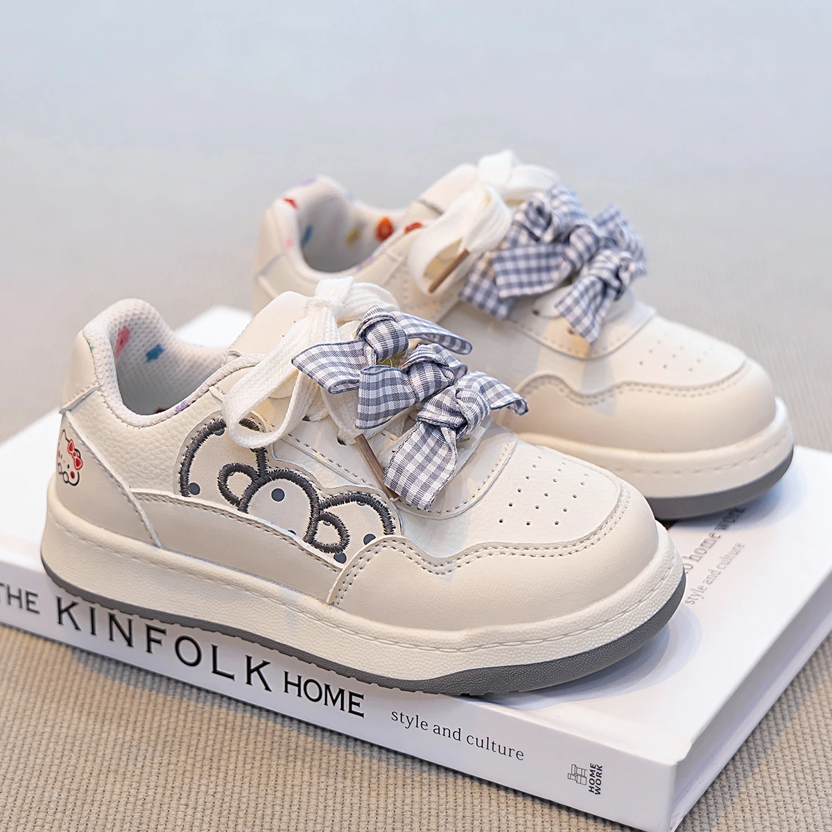 2026 Children Casual Sneakers for Girls Autumn New Fashion Embroidery Soft Anti-slippery Versatile Chic Sweet Bowtie Board Shoes