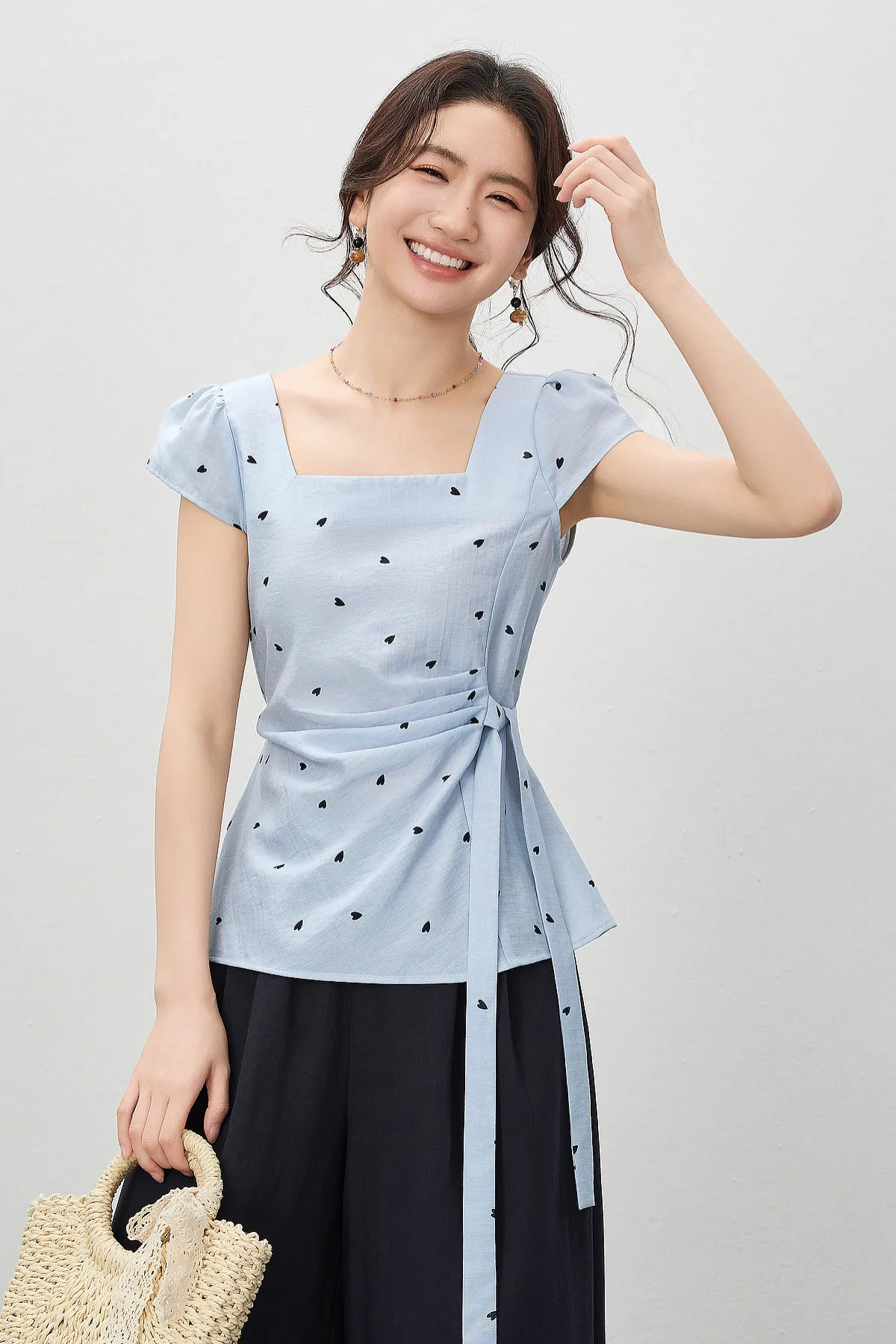 SENTUBILA Damen Chiffonbluse mit Herzmuster, Sommer, Gelb, Quadratischer Ausschnitt, Plissiert, Geraffte Taille, Kurzarm-Hemd 162VB5766 – Detail 13
