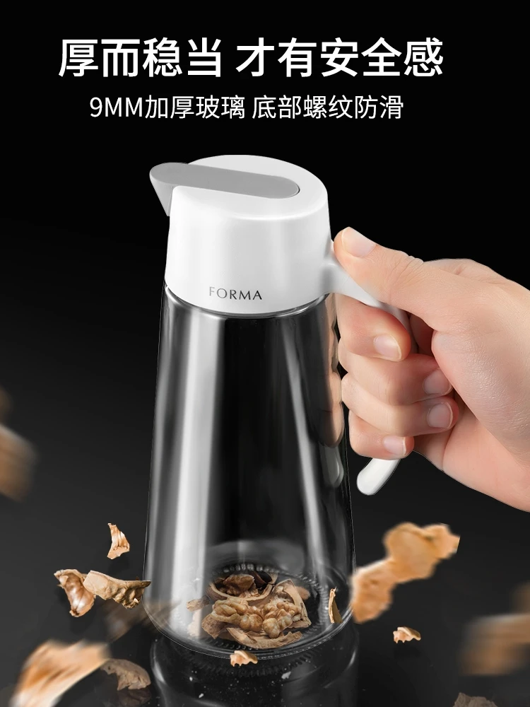 Non-oil-hanging glass oil pot automatically opens and closes forma oil bottle to prevent leakage. Household kitchen oil tank sea