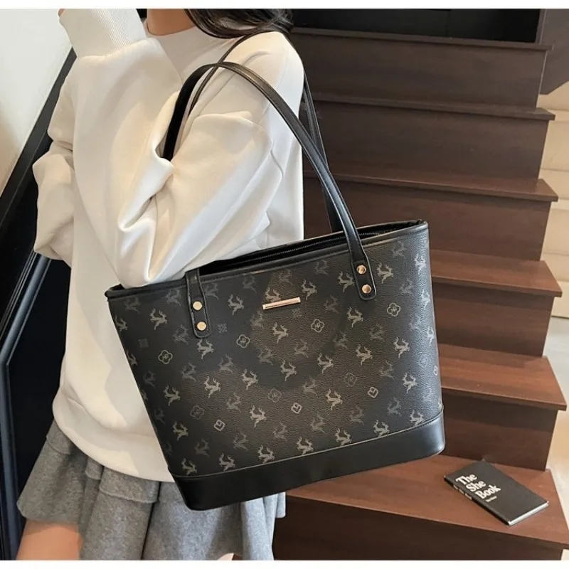 

High-End Leather Diaper Bag: Elegant Crossbody Handbag For Women With Minimalist Designer Look And Large Capacity Messenger