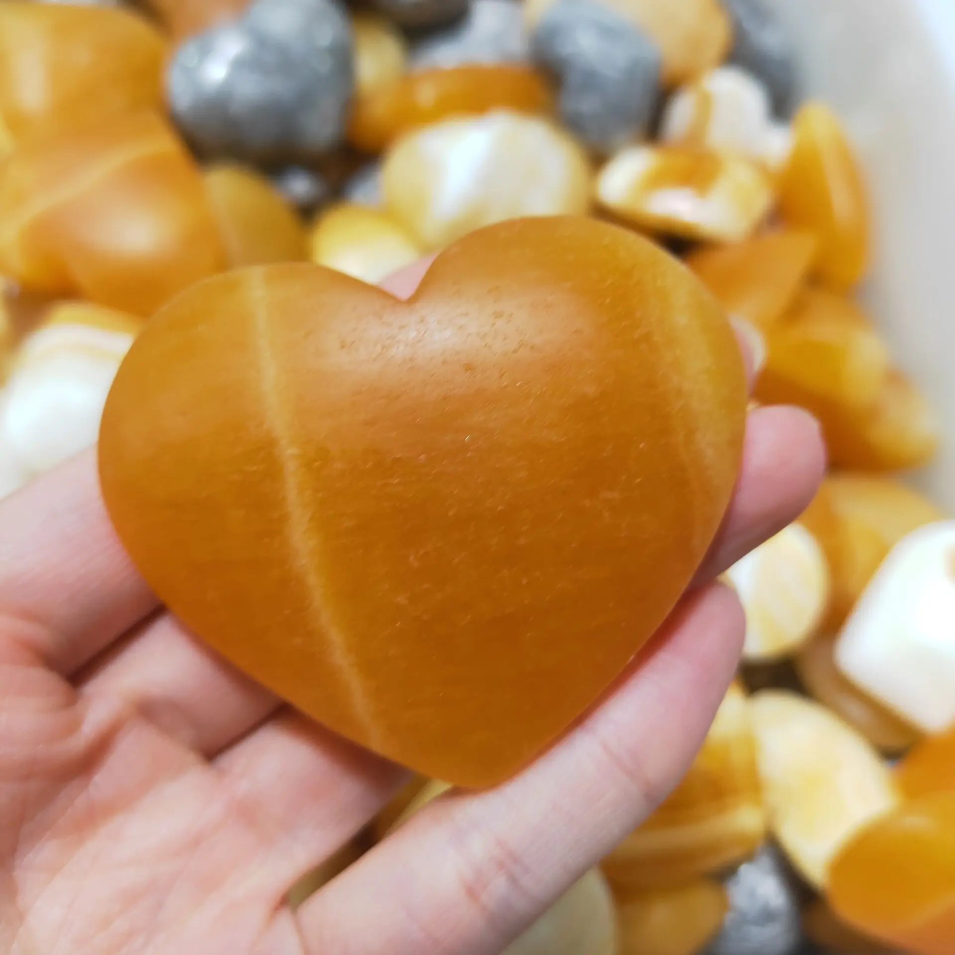 Natural Yellow calcite Topaz Jade Polished Heart Shaped Crystal Stone Healing Decor Gift Natural Stones and Minerals