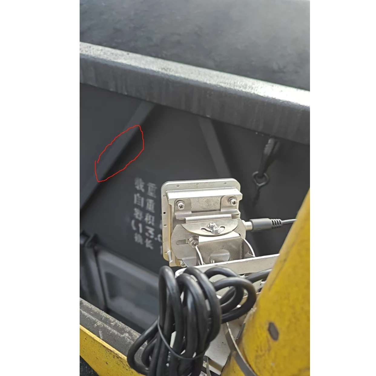 

24GHz Low Speed Radar Sensor 0.03–20m/s High Sensitivity RS485 Dual Direction Low Velocity Detection for Freight Train ZLY