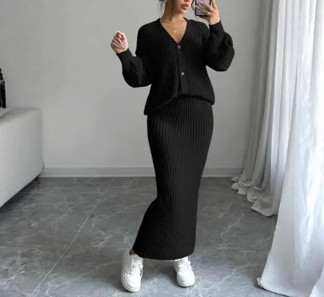 

2025 Autumn/Winter New Women's Fashion and Leisure New V-neck Slimming Knitted Stripe Set Women's Clothing