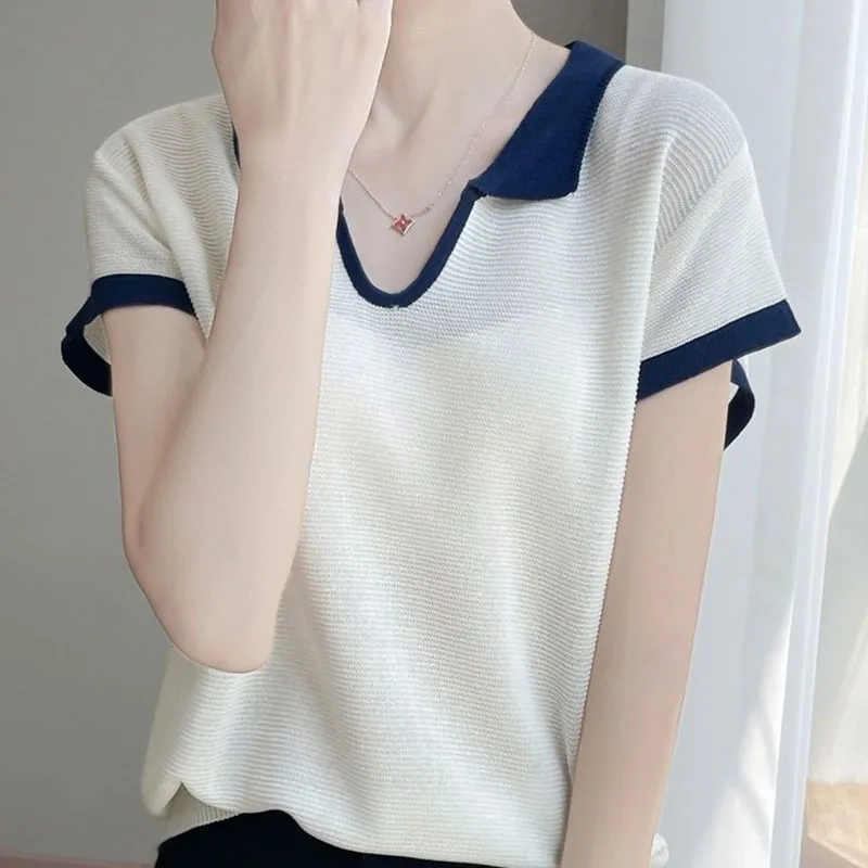 بلوزات أنيقة بأكمام قصيرة ورقبة على شكل حرف v مناسبة تمامًا ملابس نسائية لصيف 2025 قطع علوية كورية فضفاضة جديدة قمصان مكتب للسيدات