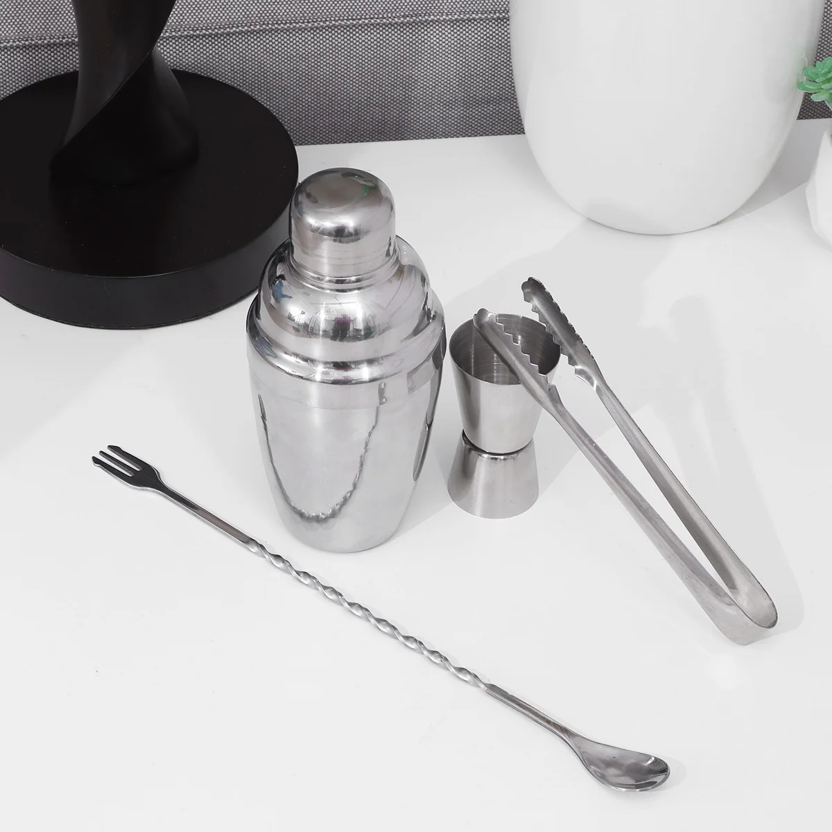 

4Pcs Cocktail Shaker Set Stainless Steel Bartender Tools Professional Drink Mixer Kit for Bar Restaurant Home Party Use
