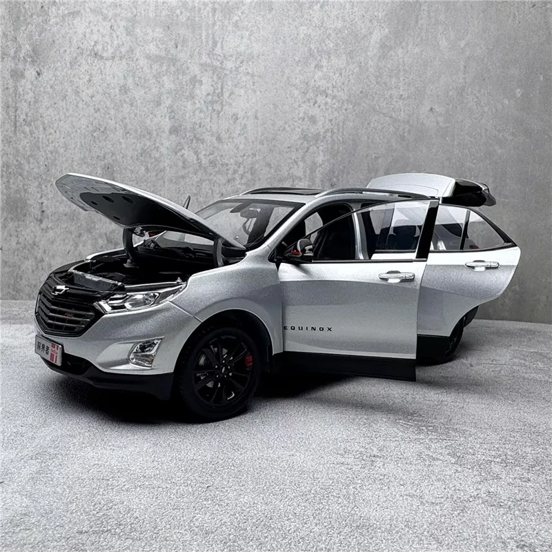 

1:18 Chevrolets Equinox Redline SUV Alloy Car Model Diecast Metal Off-road Vehicle Car Model Simulation Kids Toy Gift Decoration