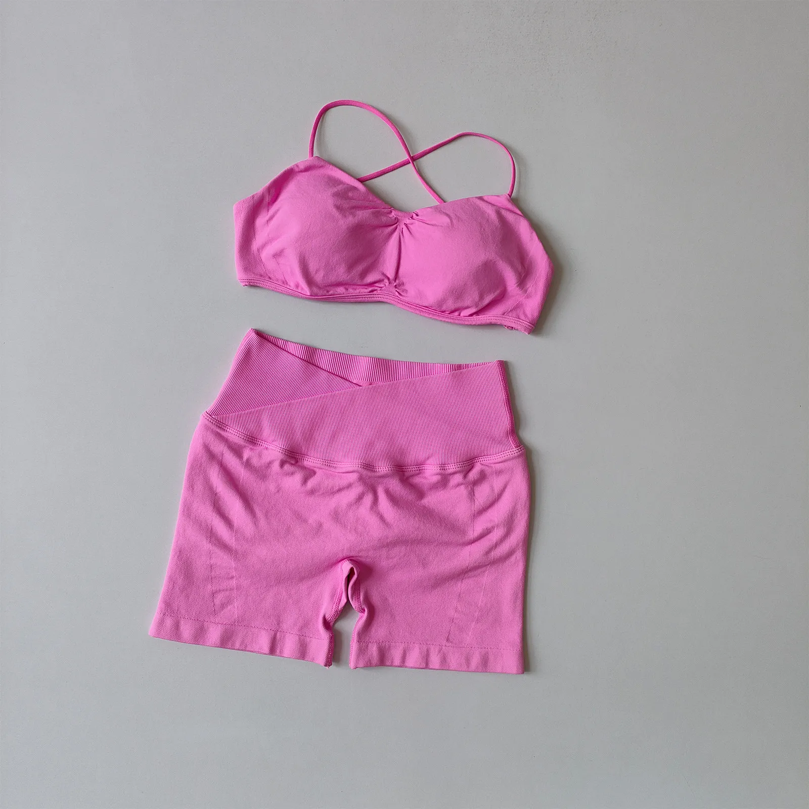 Sommerliches Nahtloses Sportset für Damen: Fitness-Yoga-Anzug mit Po-Lifting-Effekt, Hochgeschnittene Shorts, Pilates-BHs und Unterwäsche-Kombination – Detail 3