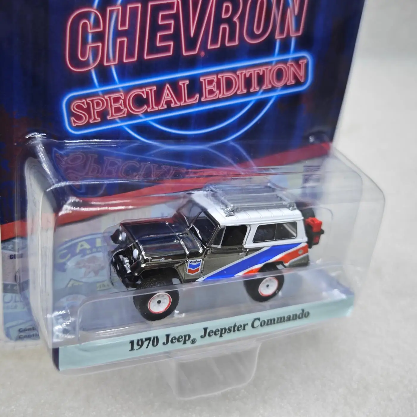 

Greenlight 1:64-1970 Jeep Jeepster Commando with Off-Road, Silver Plated