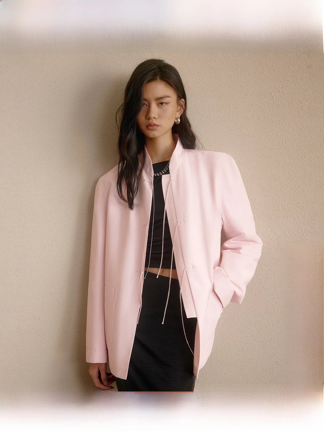 

Элегантная черная женская куртка в китайском стиле, осеннее повседневное пальто на одной пуговице ZhiZhi Jiangyun, с длинным рукавом, воротником-стойкой, из искусственной кожи