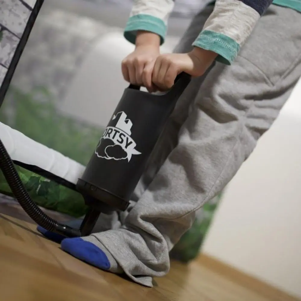 قلعة قابلة للنفخ، هيكل لعب داخلي وخارجي، 5×5×3 أقدام، مع مضخة يدوية، قابل للغسل في الغسالة، للأعمار 3 سنوات فما فوق