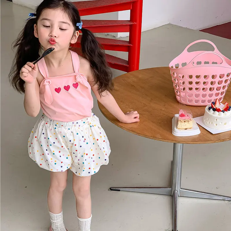 

Летние хлопковые футболки с вышивкой и подтяжками для девочек + шорты в горошек, комплекты из 2 предметов для детей, спортивный костюм для детей 2-8 лет