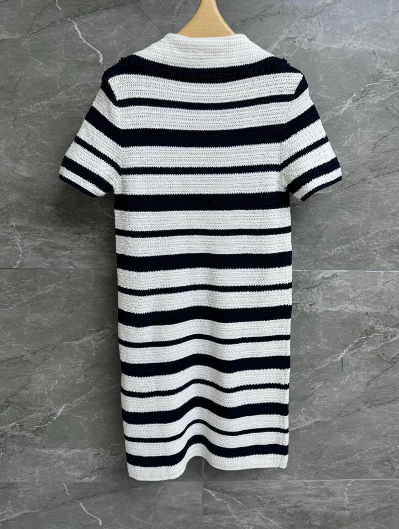 Ladies\' Miu dress with a girlish style, fashionable and sweet temperament, cute and pure striped knitted skirt