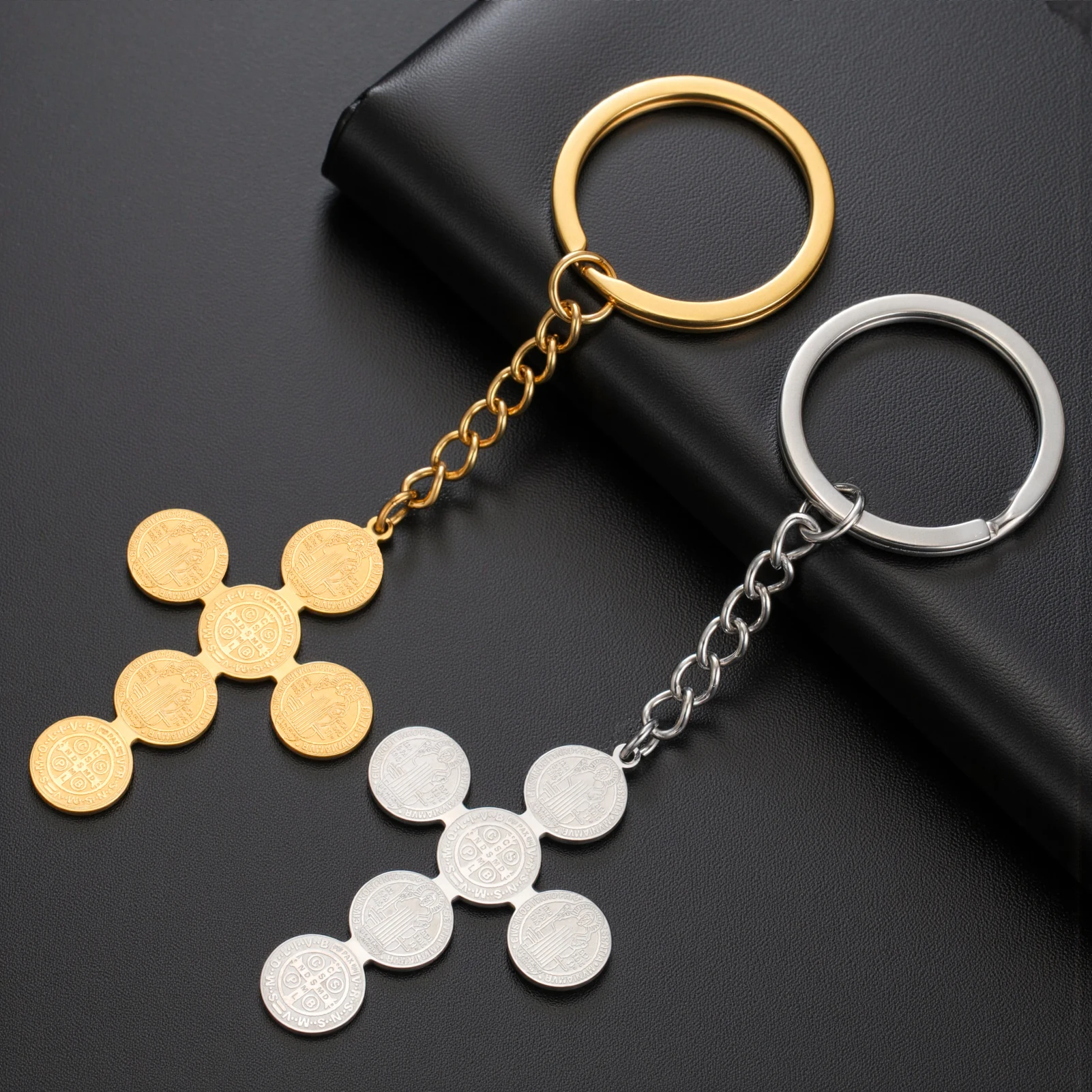 COOLTIME Doppelseitiger Heiliger Benedikt-Kreuz-Anhänger, Schlüsselanhänger, Glücks-Talisman, Edelstahl-Schmuck, 2026, neue Ausgabe – Detail 3