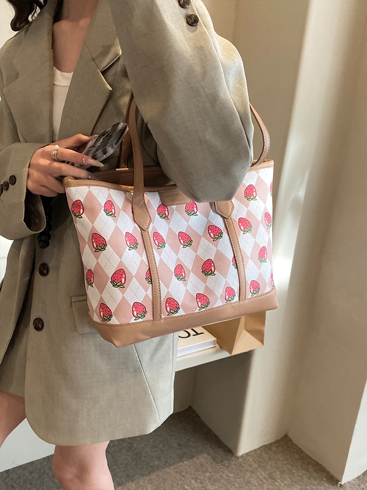 Bolsa de ombro feminina com zíper em couro PU, bolsa estampada morango, bolsa com alça superior, bolsa hobo de grande capacidade