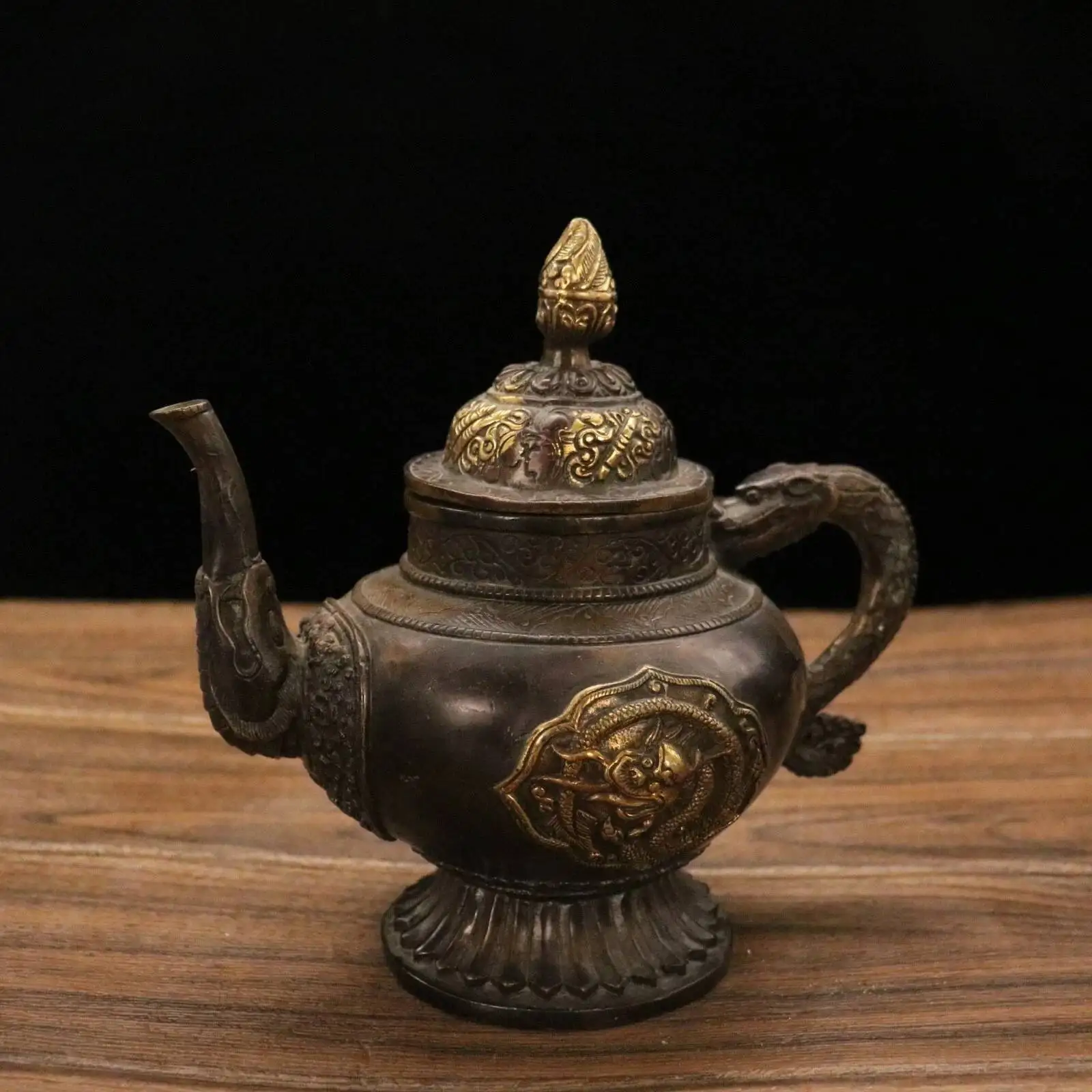 

Collect Old Bronze Copper Gilthand Made Dragon Pattern Tibetan Teapot Decoration