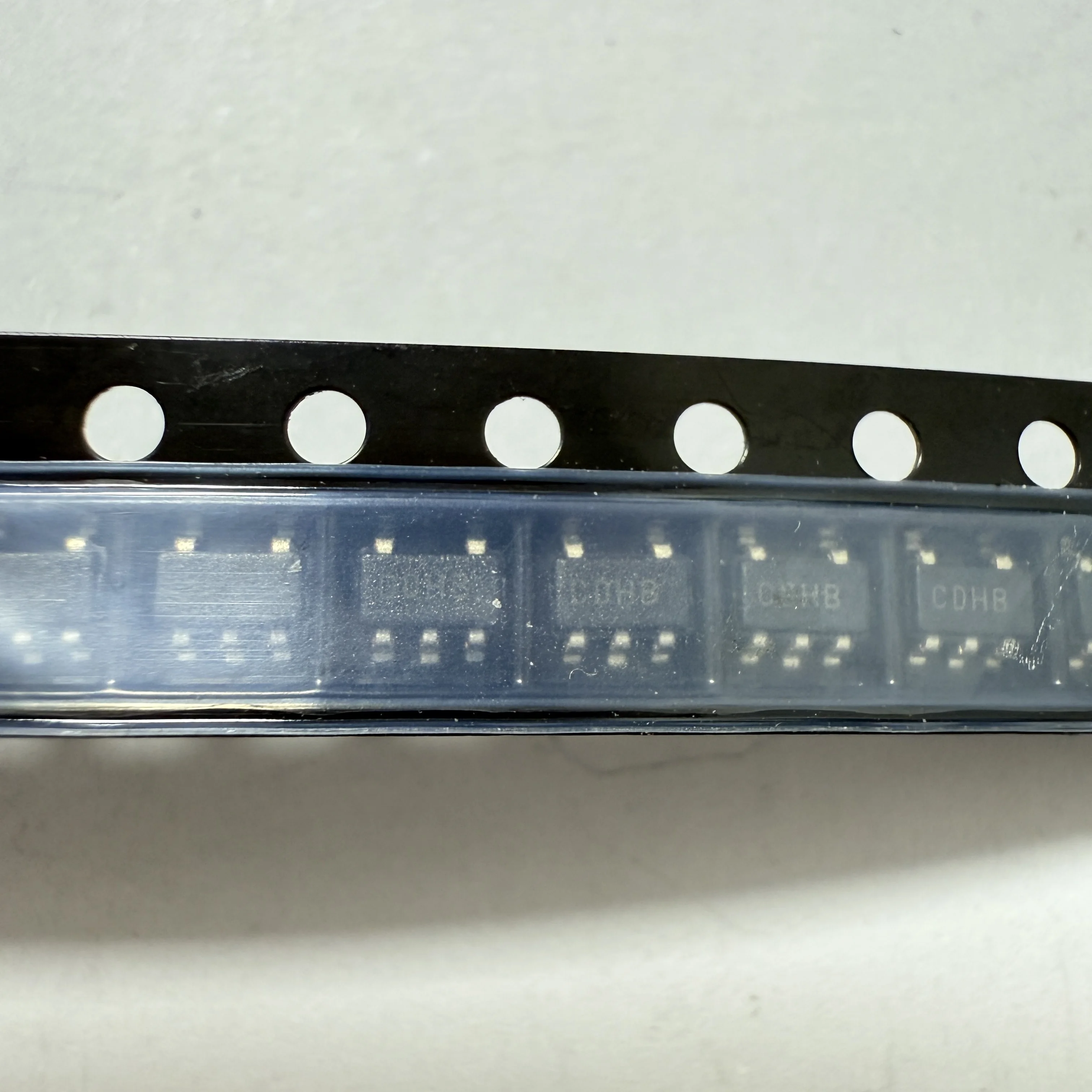 20PCS/LOT MCP6001T-E/OT (Operational Amplifier)