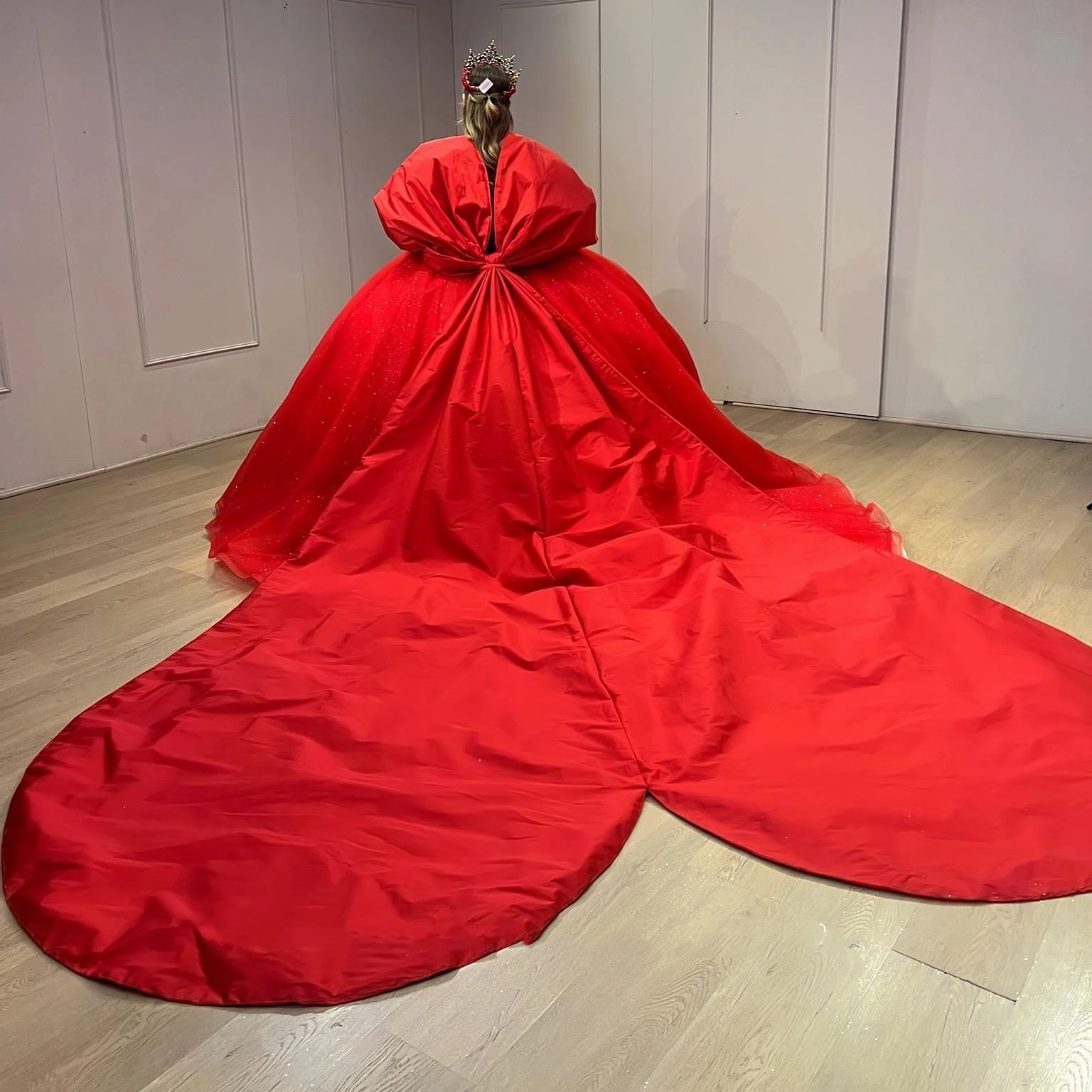 Charming Red Princess 15 14 Girl Birthday Party Prom Occasion Dress With Long Sleeve Cape Beaded 2025 vestidos de 15 quinceañera