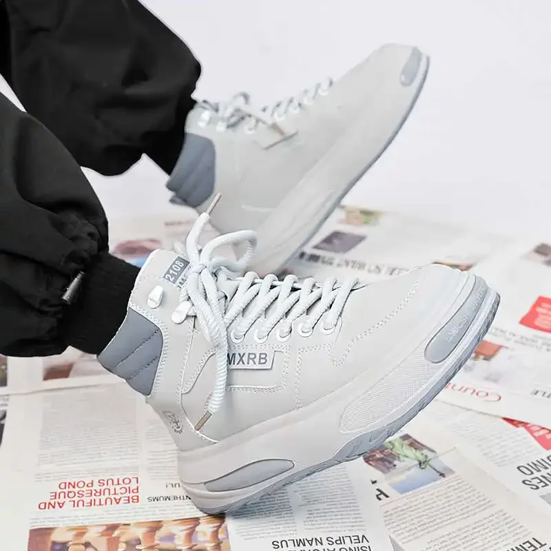 

Демисезонные мужские низкие кроссовки на тонком каблуке. Мужская обувь. Ботинки с углом 49-углаза. Спортивные настоящие дешевые тренды промышленного шитья.