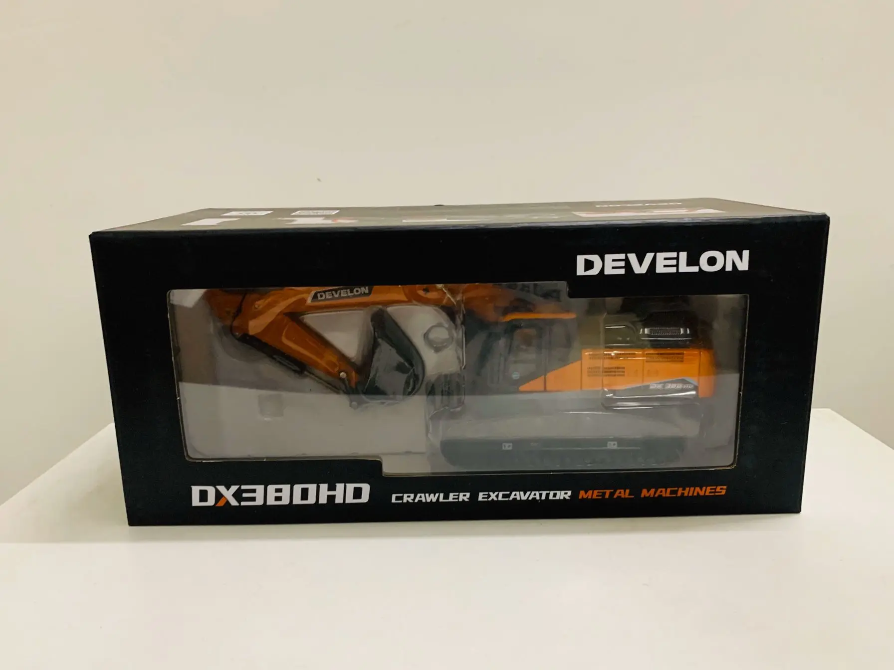 Develon DX380HD Crawler Excavator 1/50 Scale Die-Cast Model Metal Machines New in Original Box