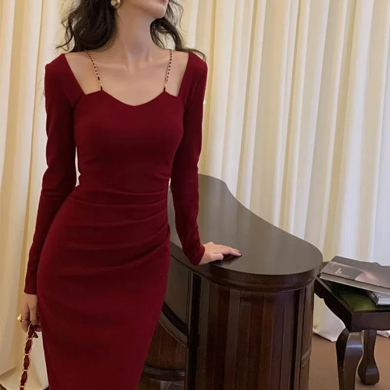 Chain Square Neck Long Sleeved Dress for Women Retro Red Tight Fitting Slimming Hip Hugging Bottom Skirt