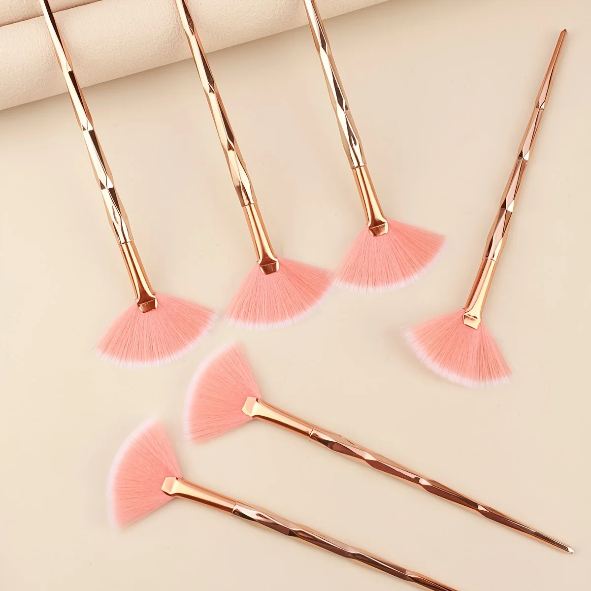 1 Uds. Nuevos cepillos faciales prácticos, brochas de maquillaje con ventilador, brochas suaves y portátiles para máscara, herramientas cosméticas para mujeres y niñas, abalorio de uñas Beaut