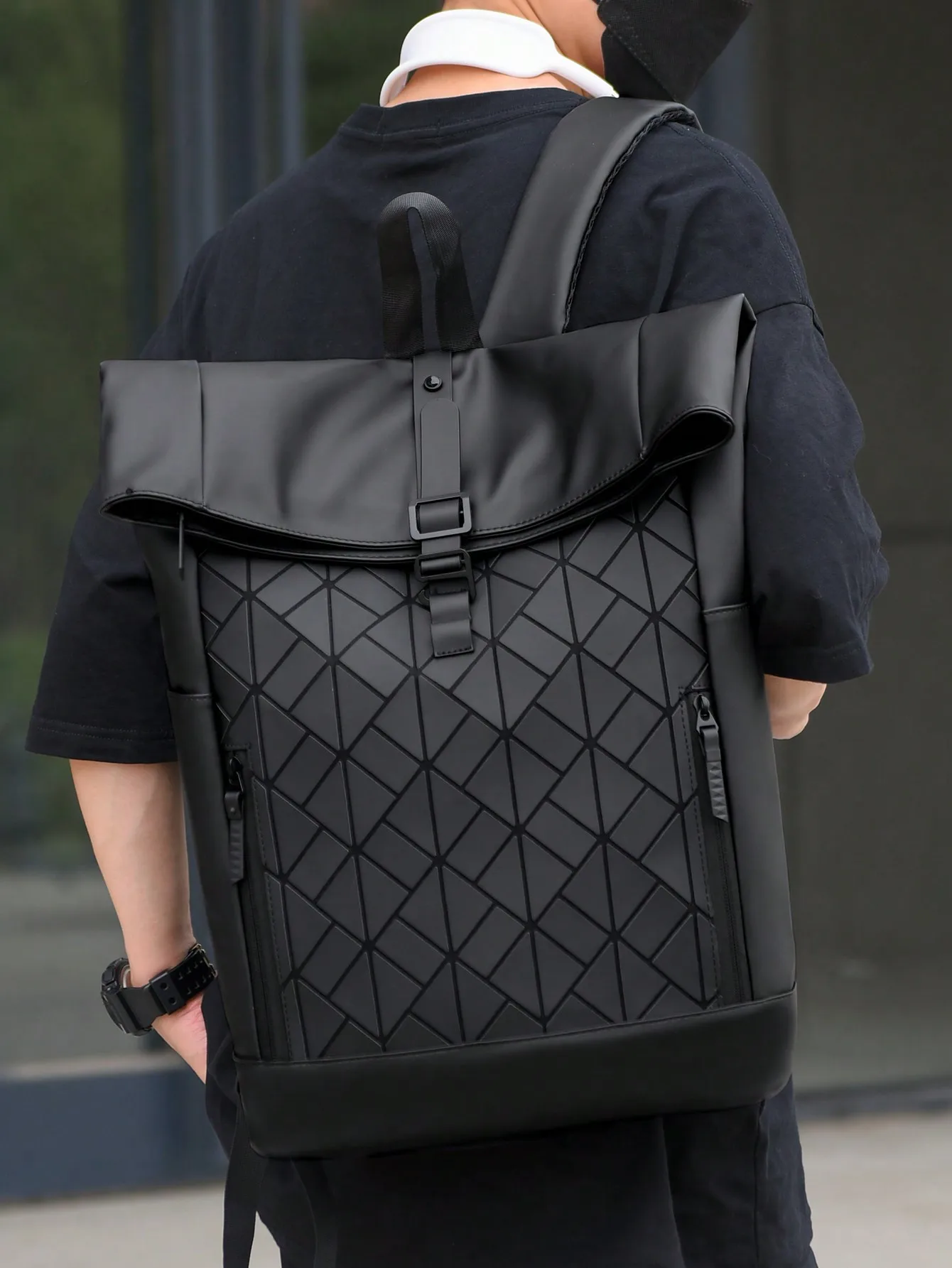 Versatile Men's Backpack for Casual and Business Use - Adjustable Straps and Large Capacity for 15.6 Inch Laptop