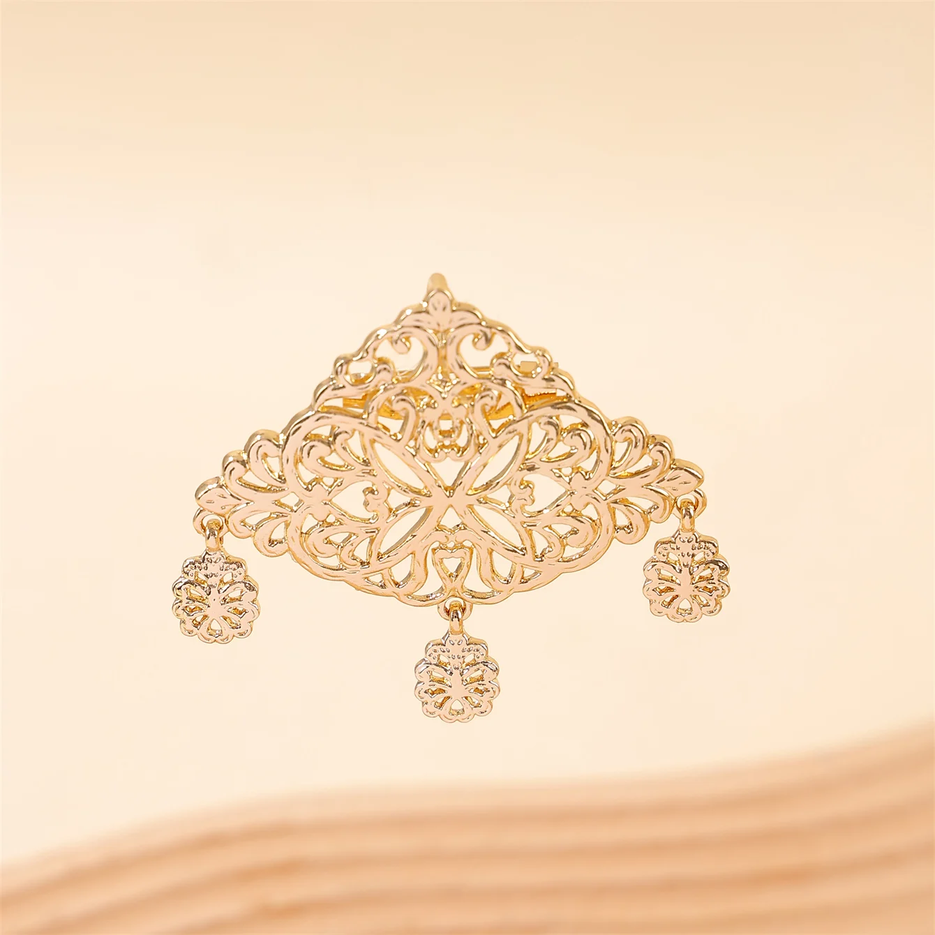 Vintage material zinc alloy brooch Women's crystal brooch Jewelry flower shape branded design caftan pin dress badge