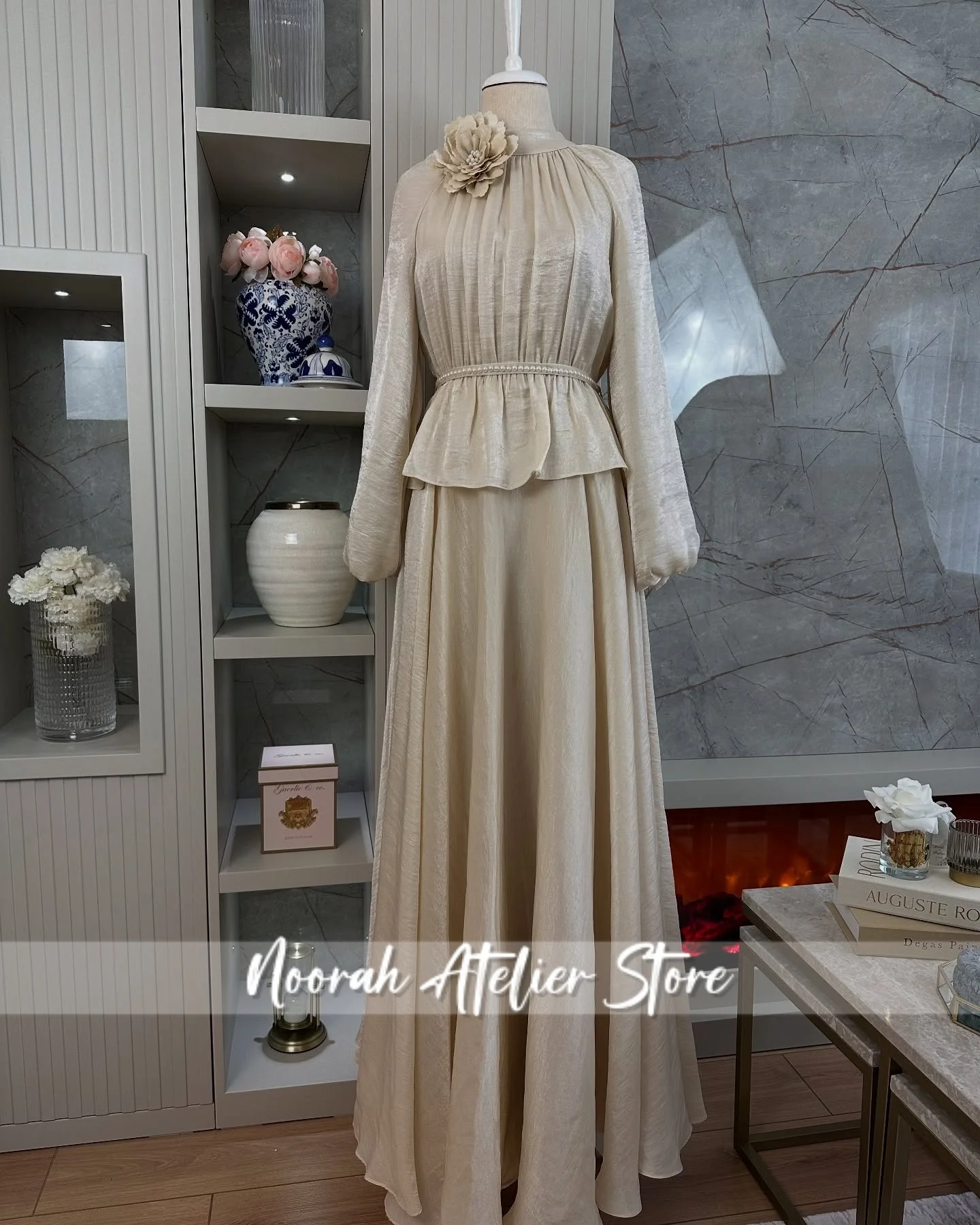 우아한 무슬림 O 네이비 플라워 진주 롱 슬리브 럭셔리 여성 이브닝 드레스 2025 페플럼 웨딩 가운 사우디 베스티도스 맞춤 제작