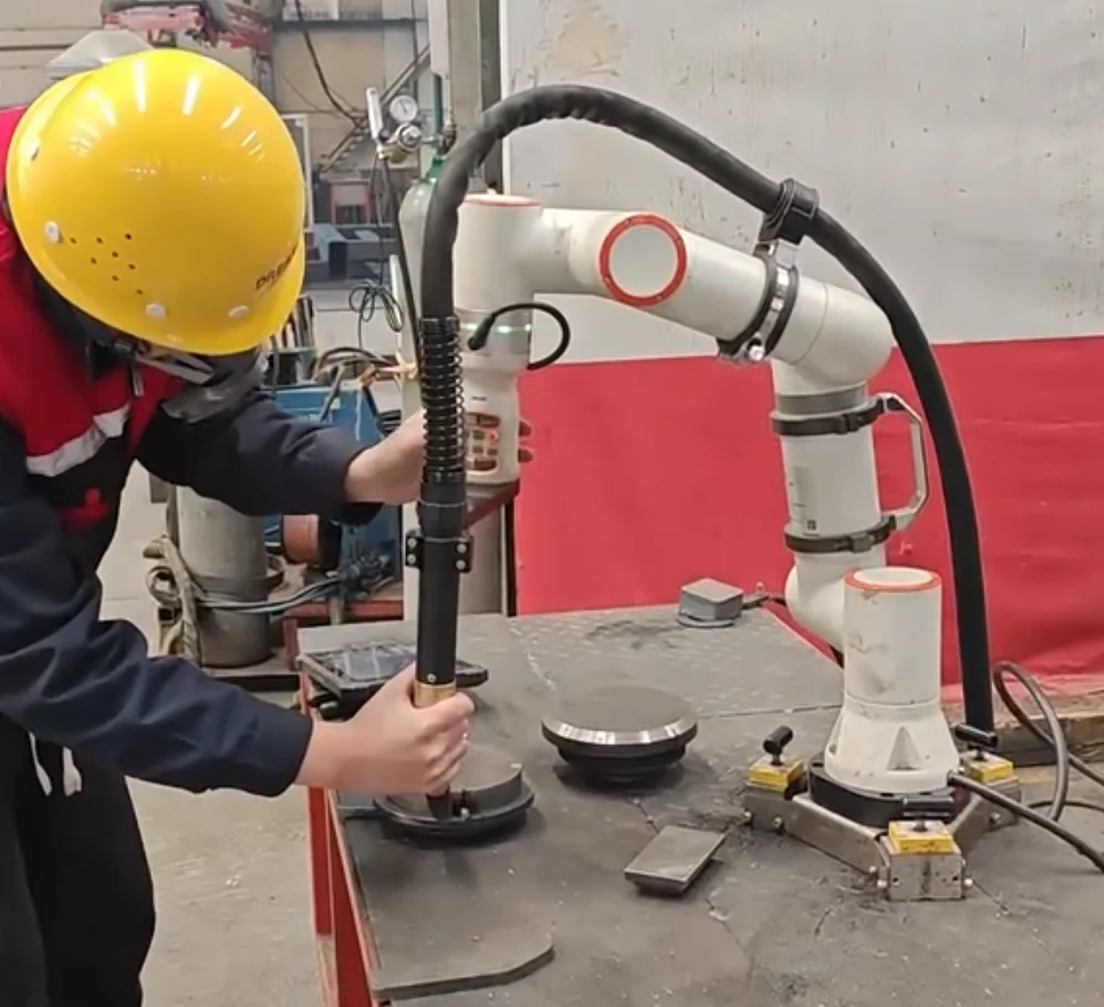 روبوت لحام الليزر رقيقة الصفائح المعدنية لحام روبوت التعاون