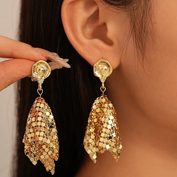 

1 Pair of Trendy Stylish Golden Dangle Earings Long Sequin Design Match Daily Outfits Party Accessories Fashionable Stuff