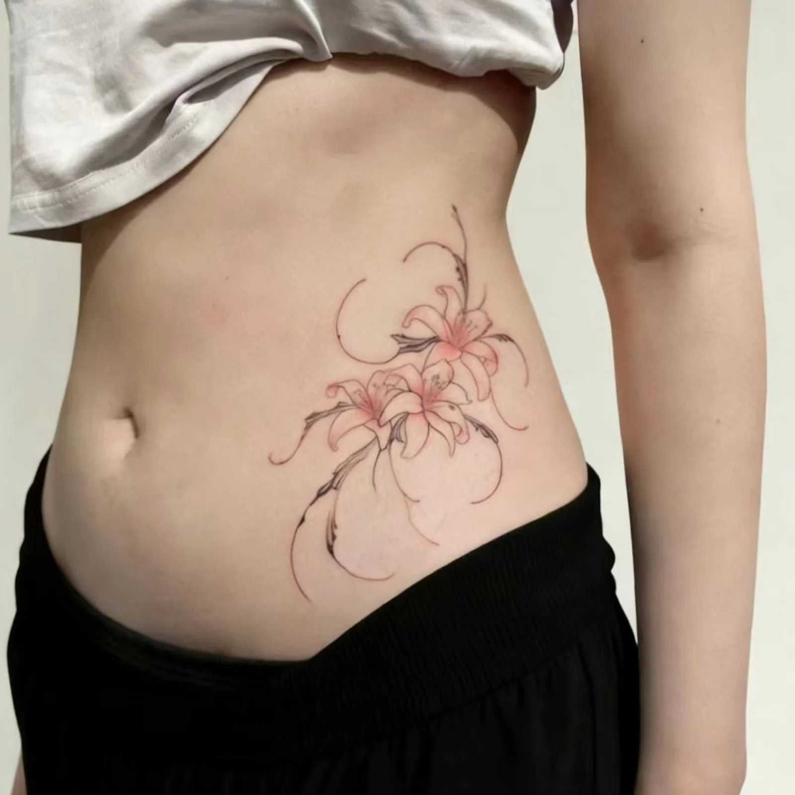 Temporary Tattoo Sticker Pink Lily Bouquet Watercolor Tattoo for Side Waist Thigh, Gentle Slimming Waterproof Long-Lasting Tatto
