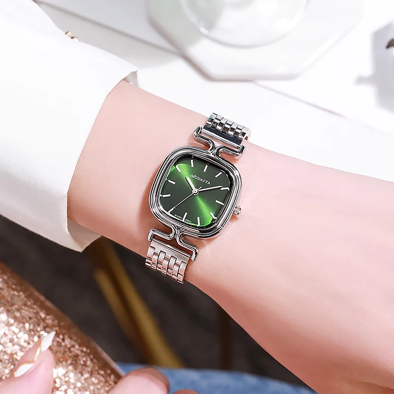 New Fashion, Compact, Elegant, Square, Casual Scale, Steel Band, Women\'s Student Quartz Watch from Foreign Trade Manufacturer in