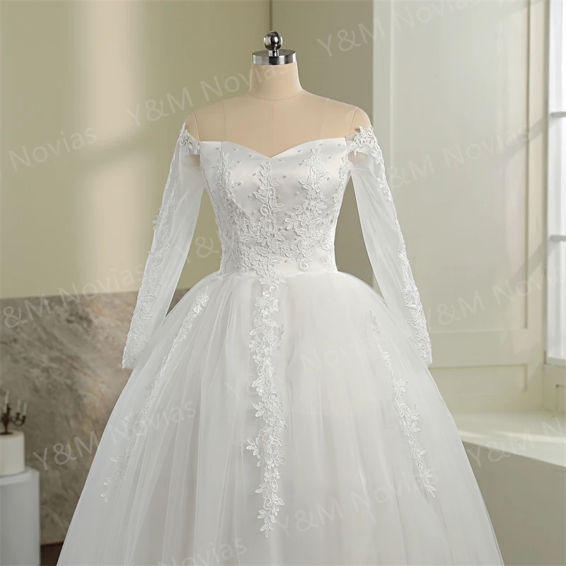 Vestido de novia blanco de manga larga con cuello de barco, elegante vestido de baile con hombros descubiertos, bordado de encaje de lujo, novedad de 2023