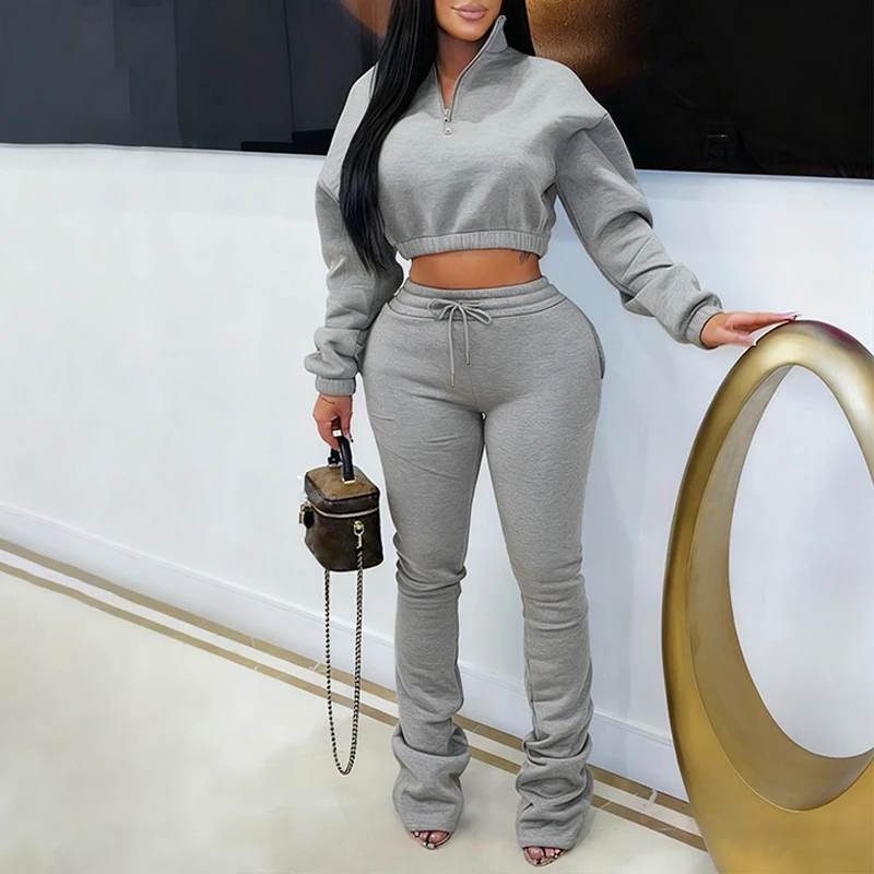 

Спортивный костюм BKLD для осени и зимы: укороченный свитшот на молнии с отложным воротником и длинными рукавами + брюки на шнуровке. Модный и сексуальный образ.