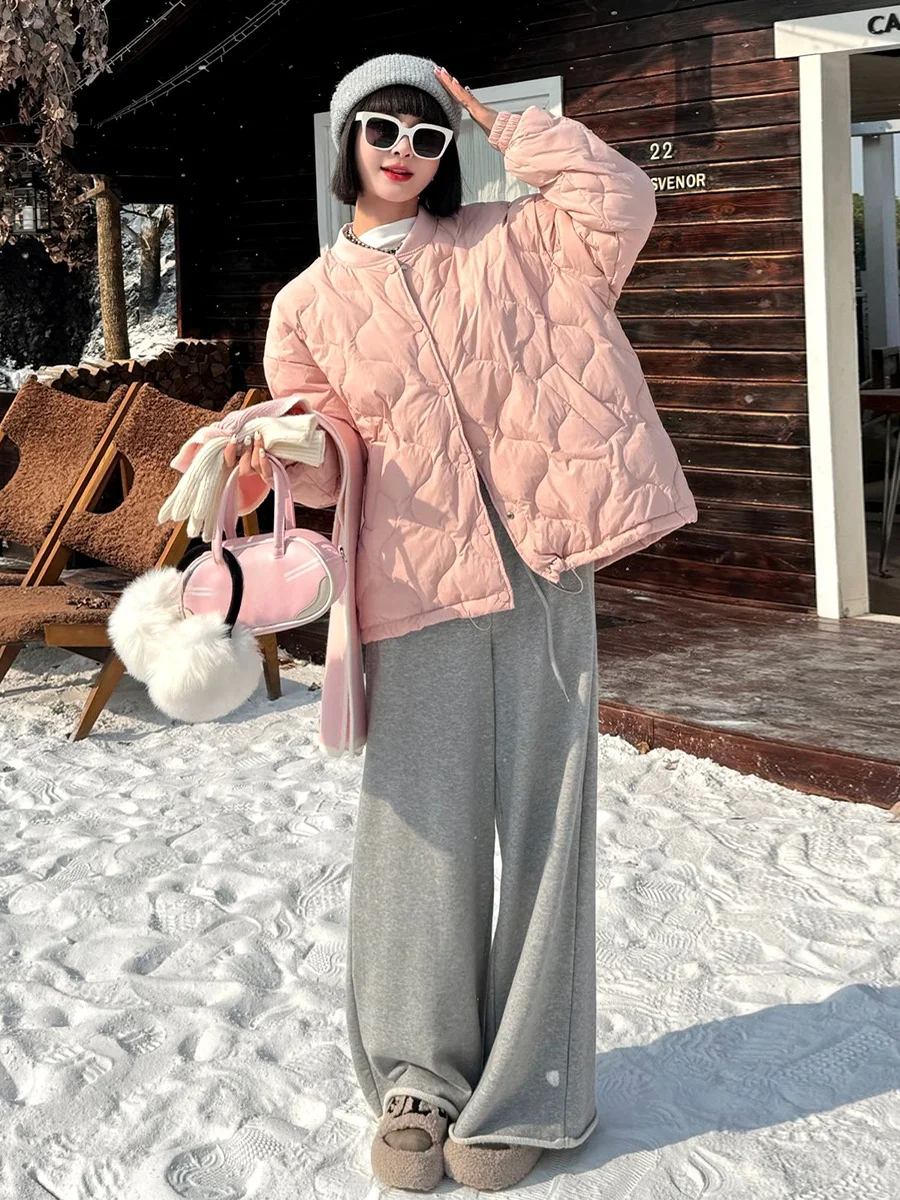 เสื้อโค้ทผู้หญิงสีชมพู น้ำหนักเบา สีขาว แบบแจ็คเก็ตเบสบอล คอตั้ง แฟชั่นใหม่ ฤดูหนาว อเนกประสงค์