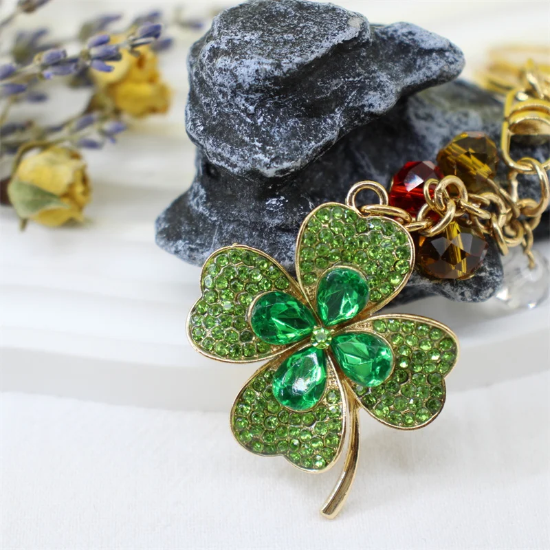 New Crystal keyring Rhinestone Car Keychain Female Creative Cute Flower Bag Pendant Four-Leaf Clover Key Chain