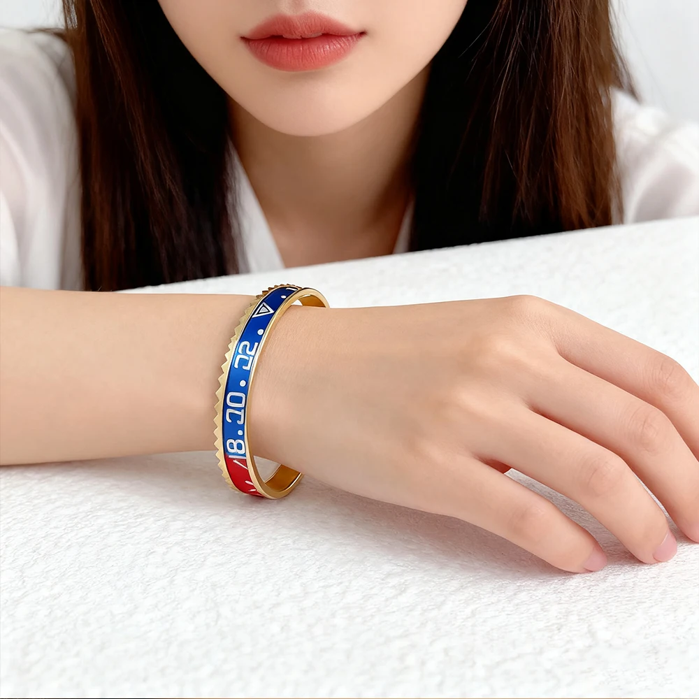 Popular blogger-style stainless steel Roman numeral open bracelet for women, high-quality waterproof jewelry, a gift for friends