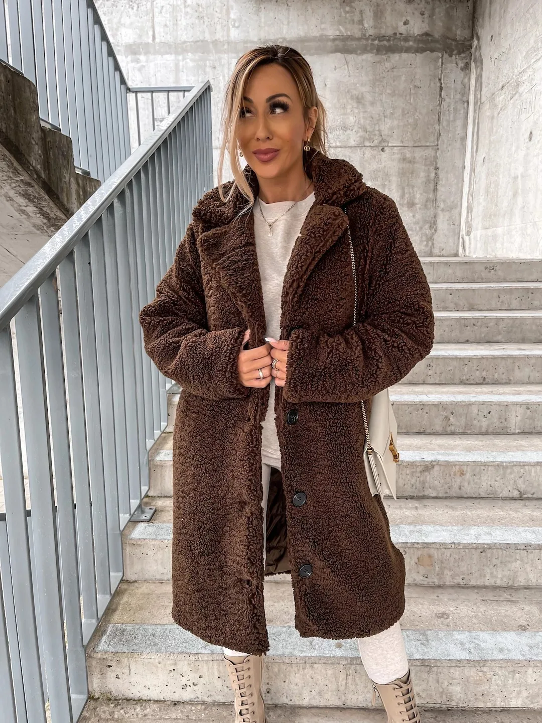 Autumn and winter cross-border women\'s clothing hot item furry long sleeved lapel women\'s plush on top Long coat