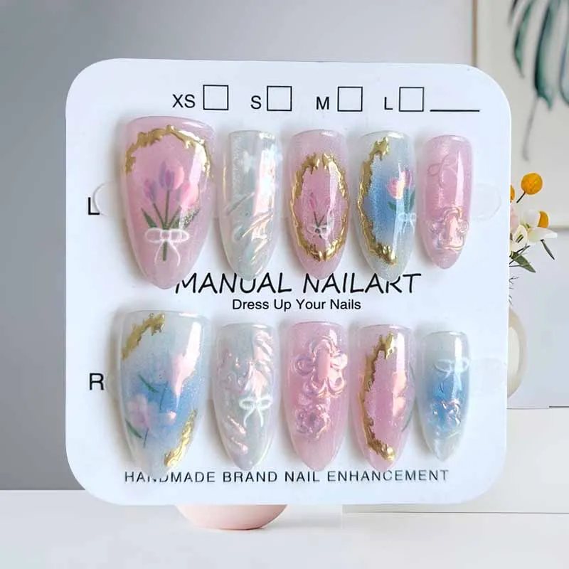 10 Stück französischer Stil High-End vergoldete Relief 3D-Blumen zum Aufdrücken der Nägel Mandelform vergoldete Tulpe künstliche Nägel Maniküre falsche Nägel