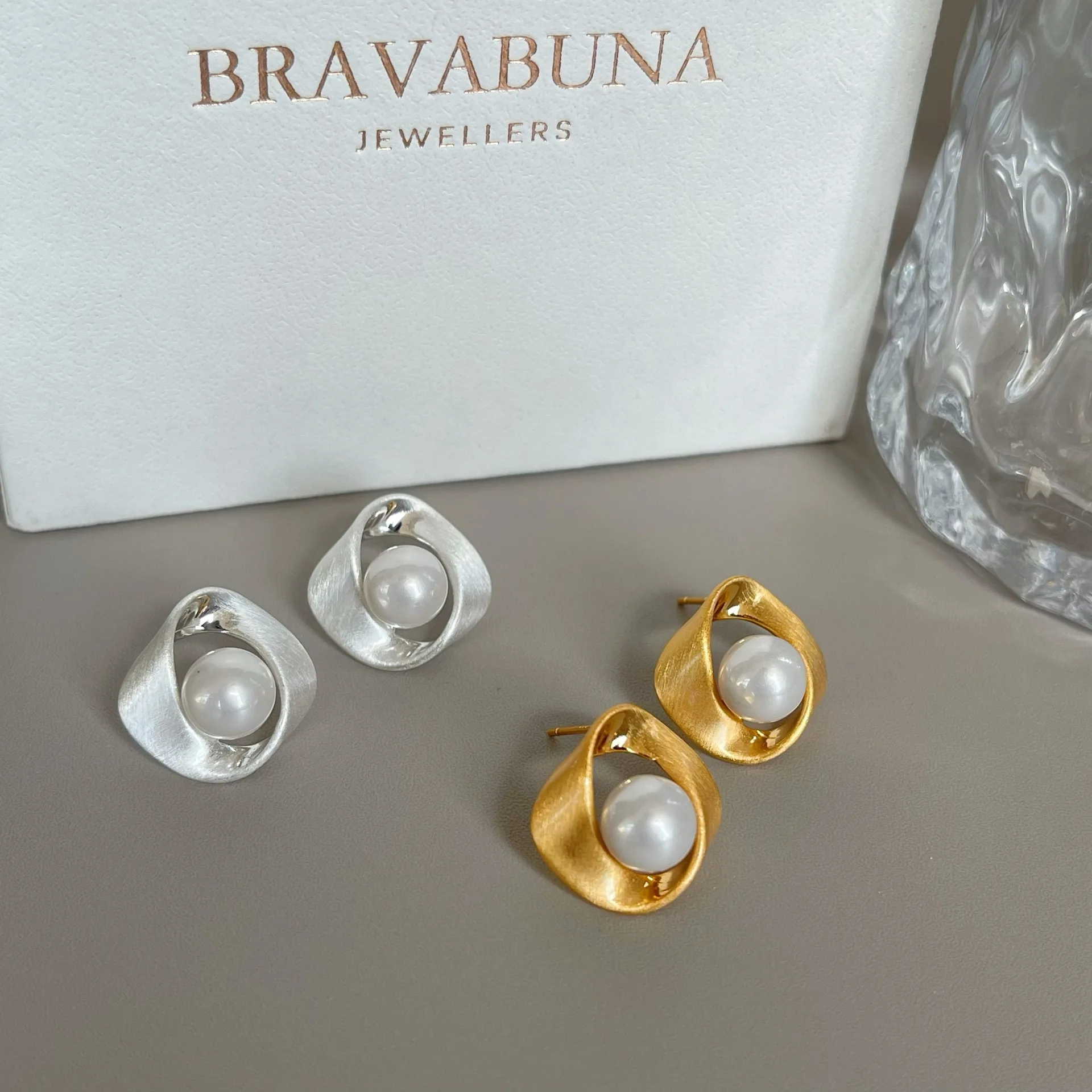New Sight Design Delicate Pearl Beads Stud Earrings for Women Fashion Brand Jewelry Elegant Meal Earrings
