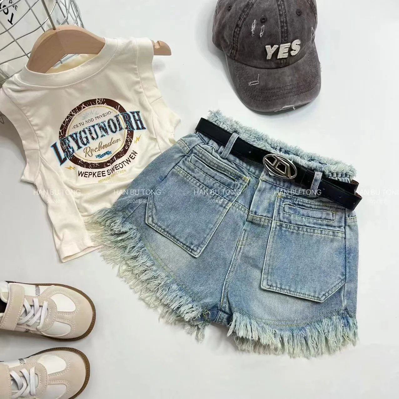 

Girls' Two-piece Set 2024 Summer Outfit Big Kids Chic Sleeveless Sweater Vest Denim Shorts Set