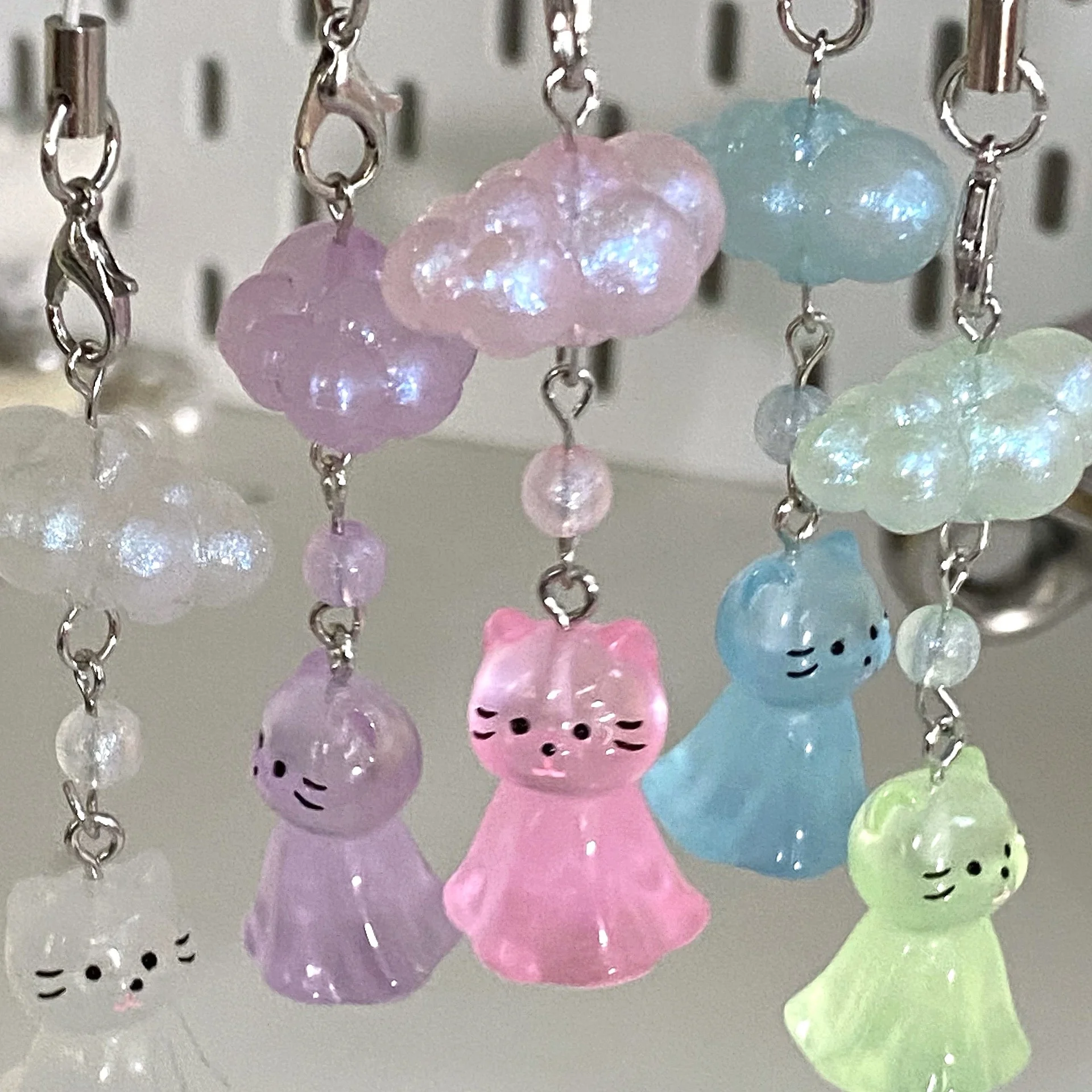 1/2/6/12Pcs Cute Acrylic Luminous Glow Cloud Cat Keychain Cartoon Funny Resin Animal Sweet Aesthetic Phone Charm Accessory Gift