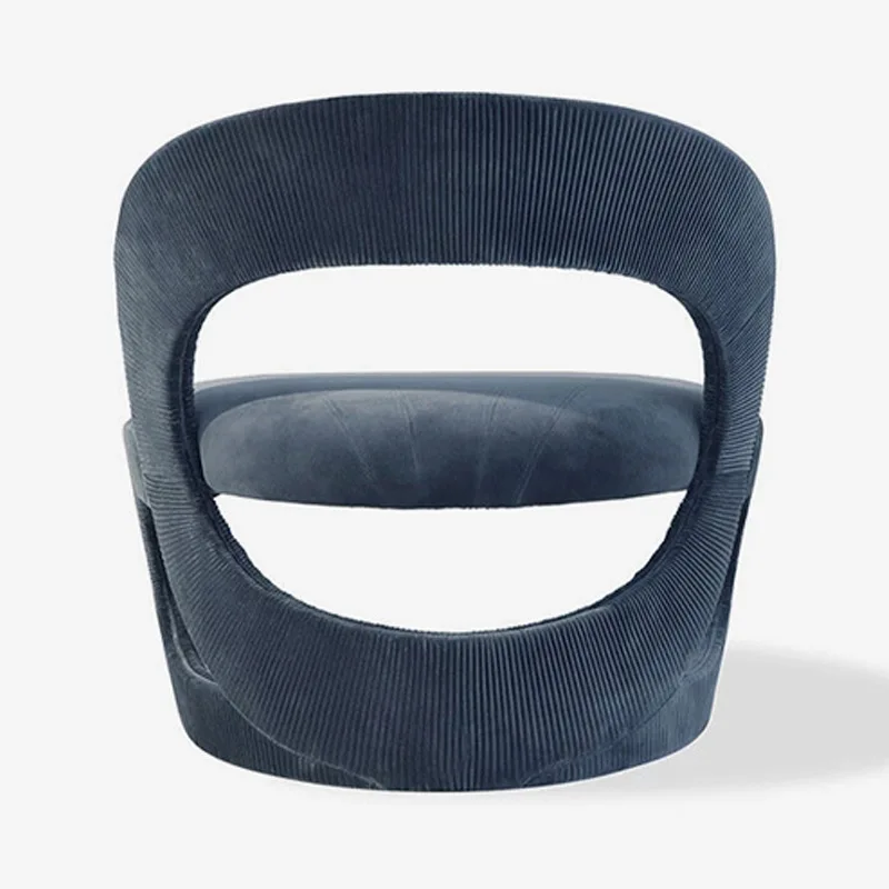 Włoski minimalistyczny projektant, kreatywna sofa pojedyncza o nietypowym kształcie, w stylu wabi-sabi.