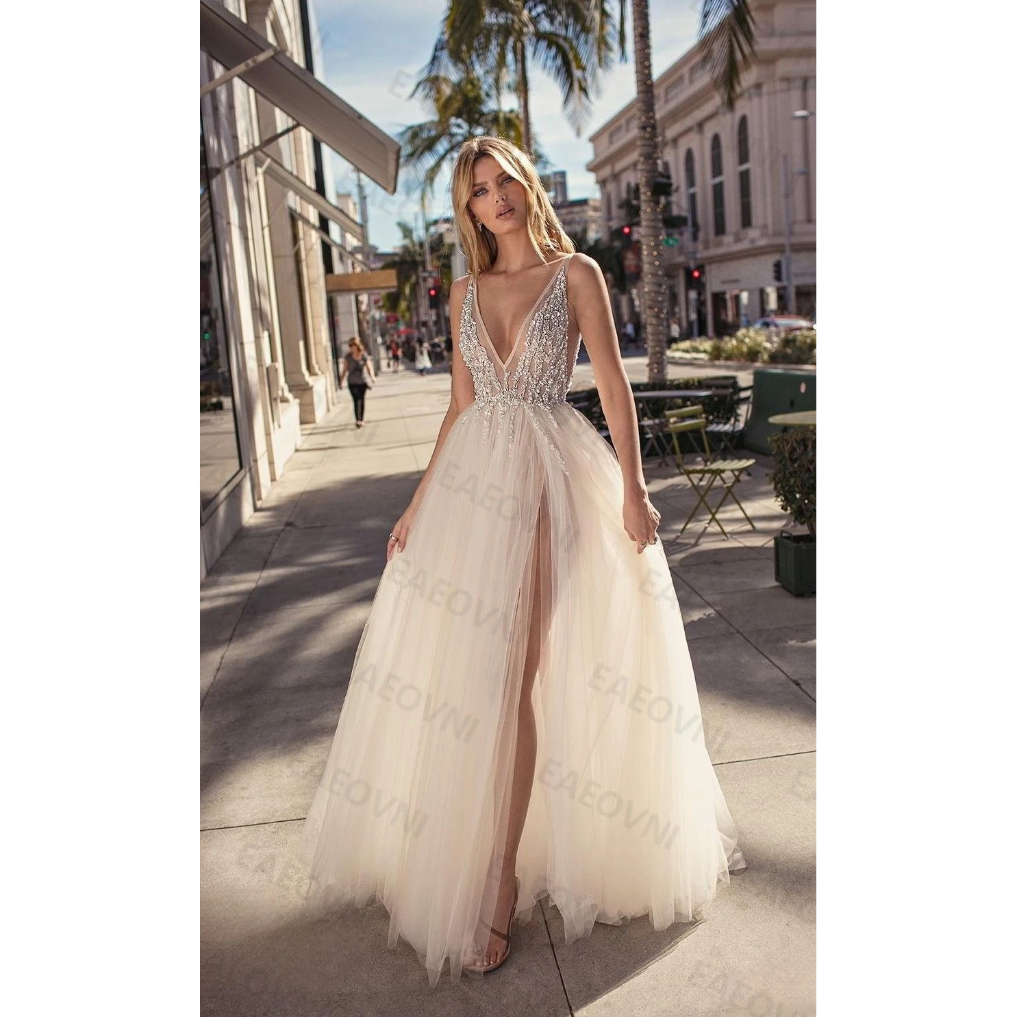 Cinghie di spaghetti Abiti da sposa bianchi Semplice A-Line che borda Spacco diviso Backless Piano Lunghezza Abiti da sposa Abiti da sposa