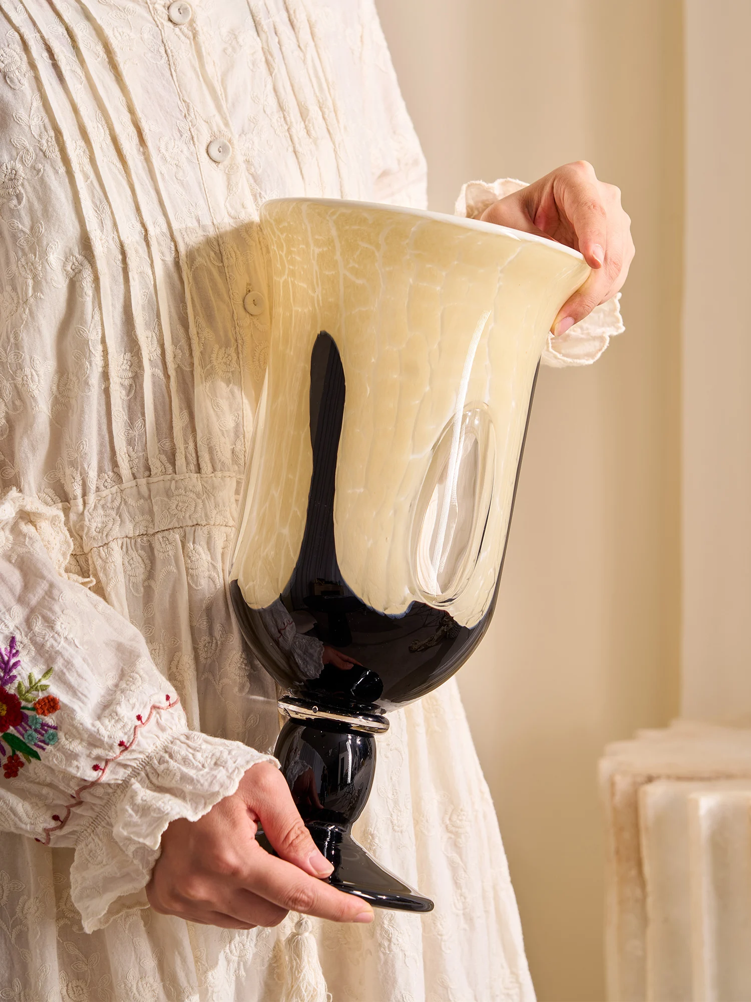 

Ретро-стеклянная ваза для цветов на высокой ножке, декоративное украшение для стола, гостиной, спальни