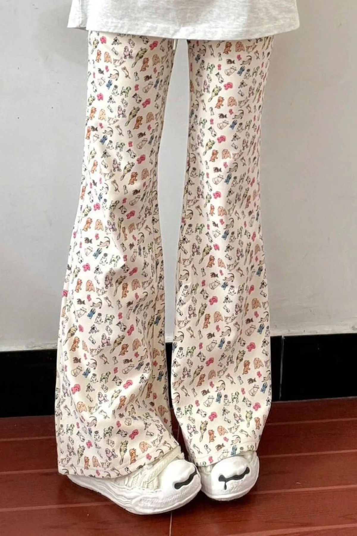 

Женские весенне-летние 2023, новые облегающие универсальные свободные спортивные повседневные брюки с завышенной талией и принтом «Милый кот и собака»