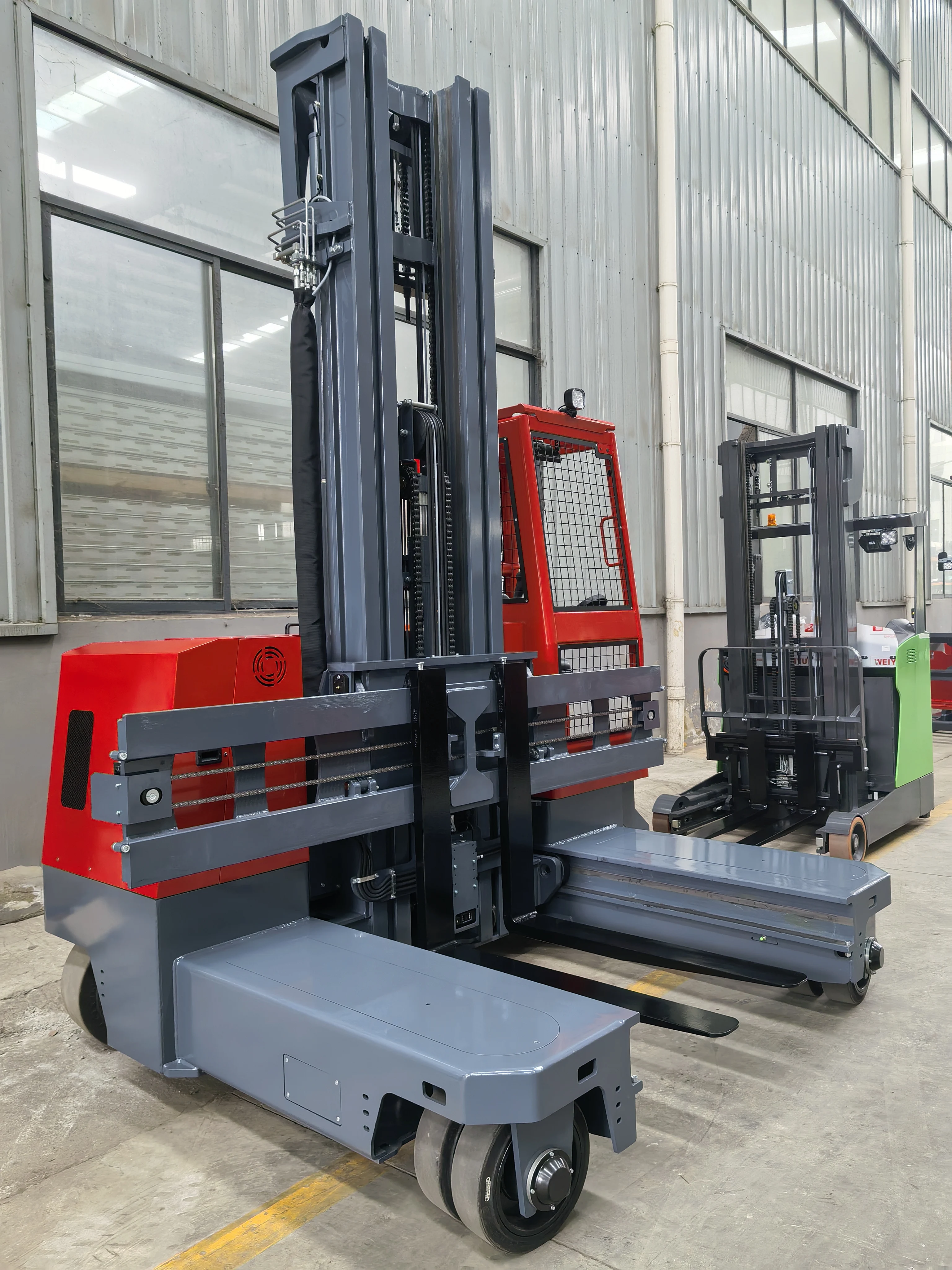 China Forklift Stand-on 4 Way 3000kgs Muti-directional Four Directional Sideloader Electric Forklift for Sale
